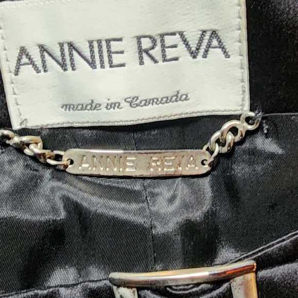 Annie Reva Vintage Black Vest Top with Silver-tone Hardware Detail - Picture 5 of 5